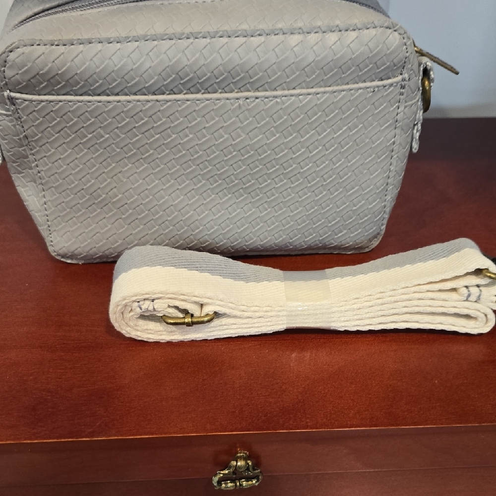 Thirty-One Whisper Grey Basketweave Crossbody